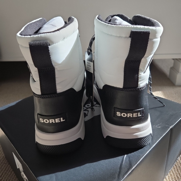 Sorel Snow Boots 9.5 - Picture 3 of 9